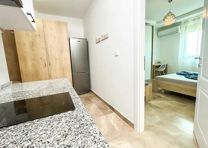 Adriatic Star A98 * Durrës